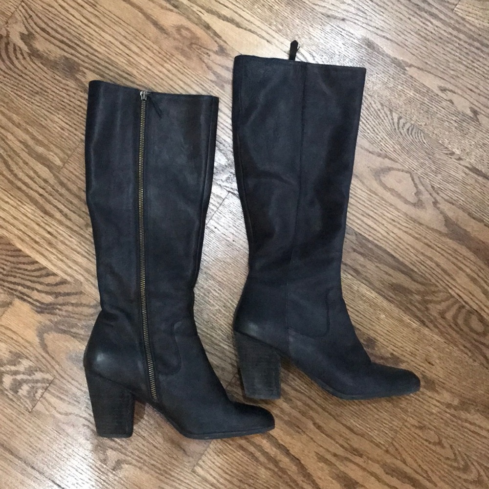 Barely worn knee high black boots!!